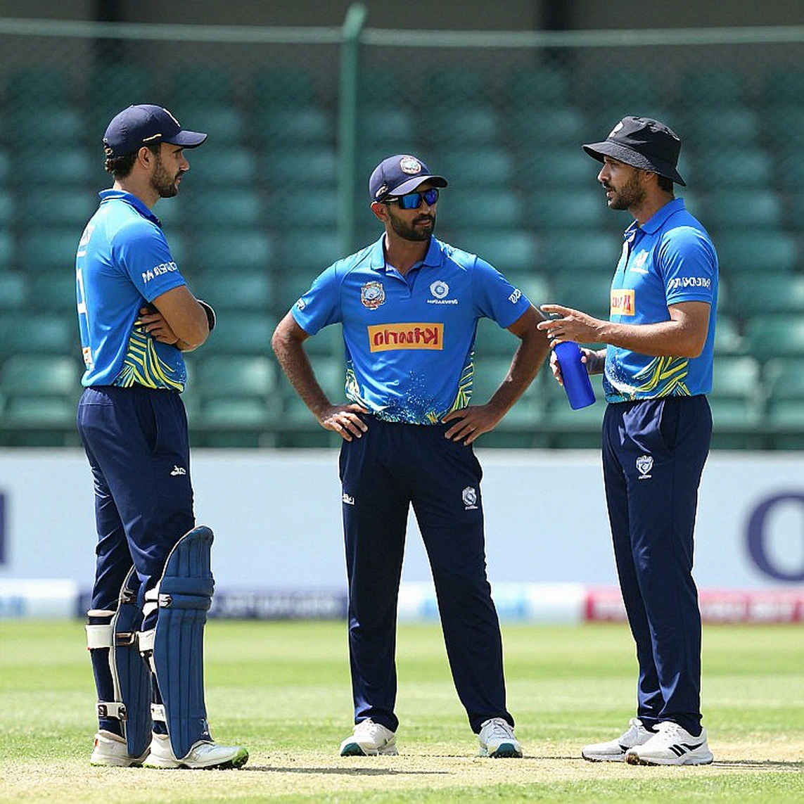 ভাঙা কাচের ওপারে ভি.হাইভ: ট্রফি চুরির শোরগোল যেখানে, ভাইটালিটির আসল ক্ষতি সেখানে অন্য ঠিকানায়